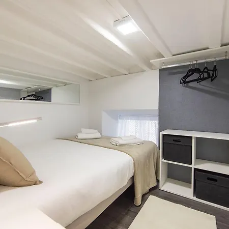 Апартаменты Lovelystay - Flat At Mouraria's Heartalfama Center Flat Лиссабон