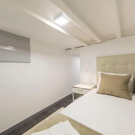 Apartment Lovelystay - Flat At Mouraria's Heartalfama Center Flat